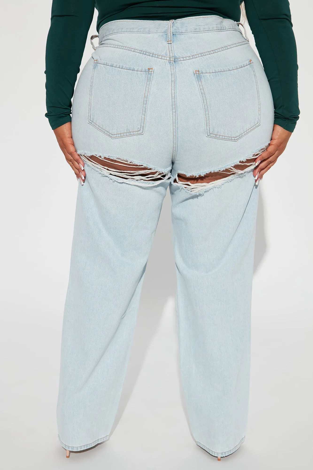 90's Booty Rip Straight Leg Jeans - Light Wash