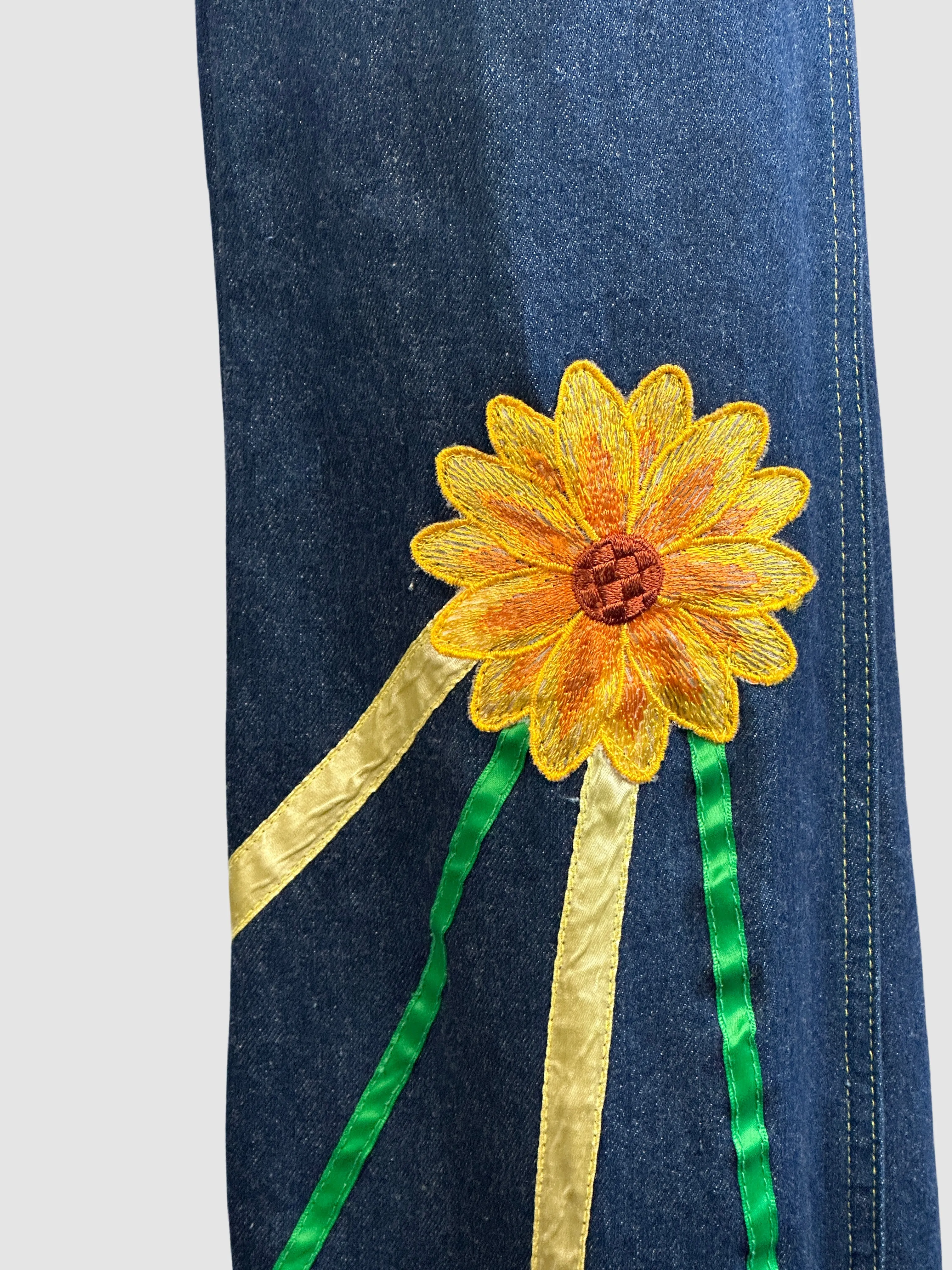 DAISY DOES IT 70s City Girl Jeans with Floral Applique • X Small